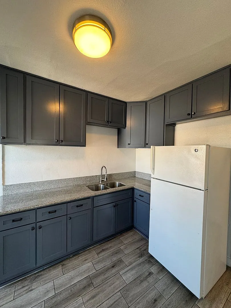 3 bed, 1.0 bath, 1200 sqft, $2,600 — Photo 1
