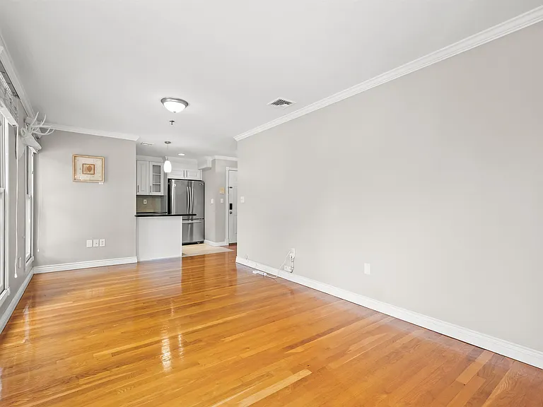 180 Washington St #5 — Photo 5