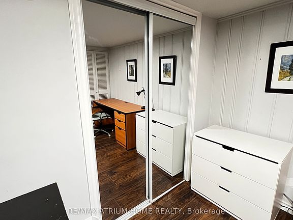 4th image of 949 Willowdale Ave #B1