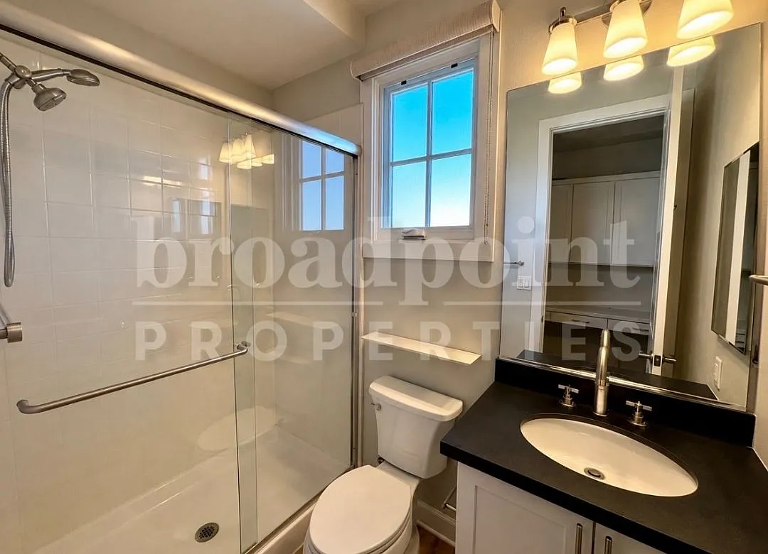 3 bed, 1647 sqft, $4,200 — Photo 3