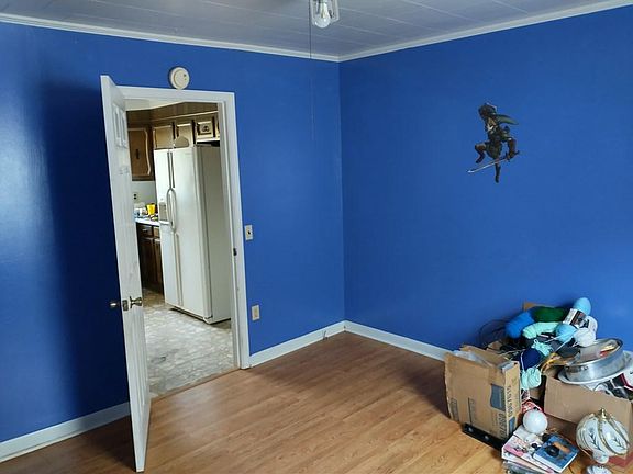 5th image of 303 E Railroad Ave