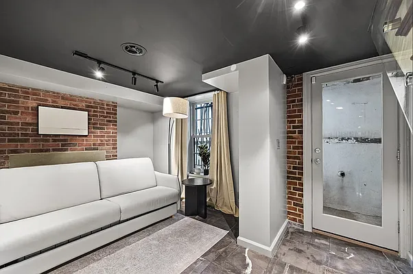 Rented by Compass | media 13