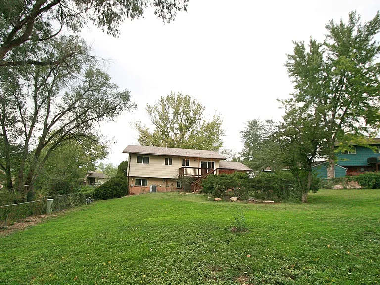 531 Empress St — Photo 17