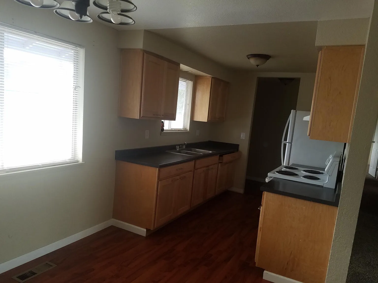 3 bed, 1012 sqft, $1,680 — Photo 2