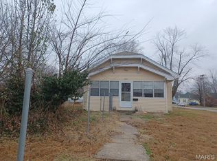 302 N 3rd St, Chaffee, MO 63740