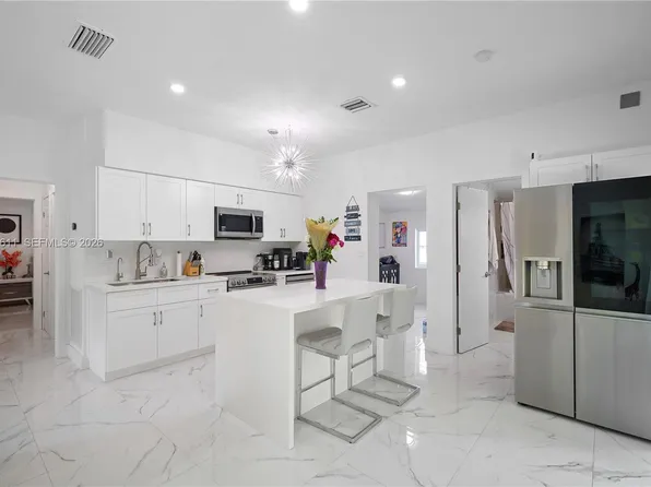 925 NE 4th St, Hallandale Beach, FL 33009