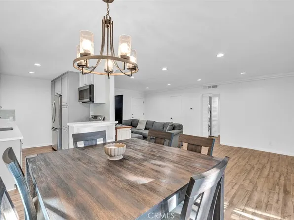 4140 Warner Blvd APT 208, Burbank, CA 91505