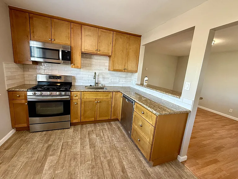 2870 Joseph Ave — Photo 3