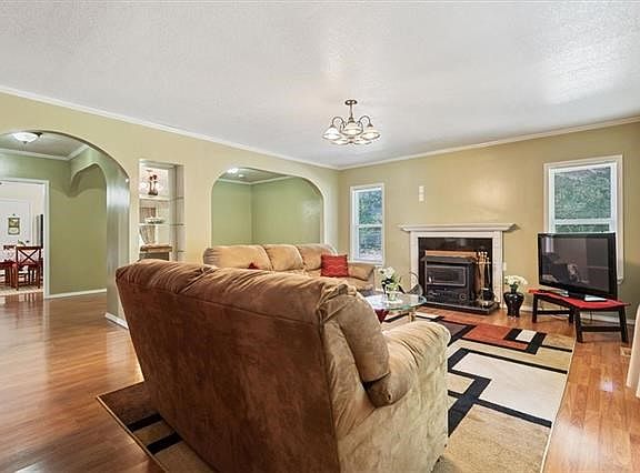 4th image of 6410 Hadley St