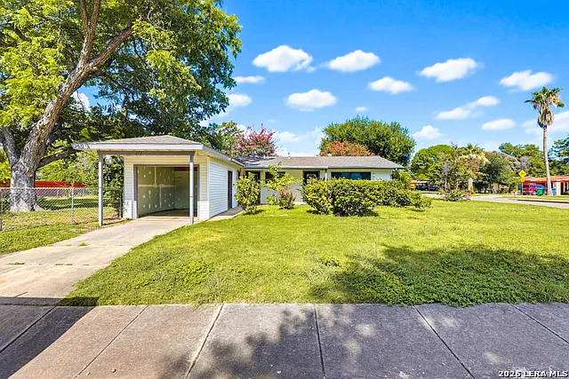 3 bed, 1.0 bath, 910 sqft, $1,425 — Photo 2