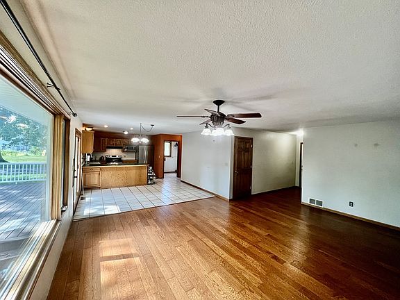 4th image of 1402 E Randolph St