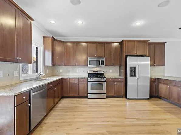 376 Aurora Ave #A, Cliffside Park, NJ 07010