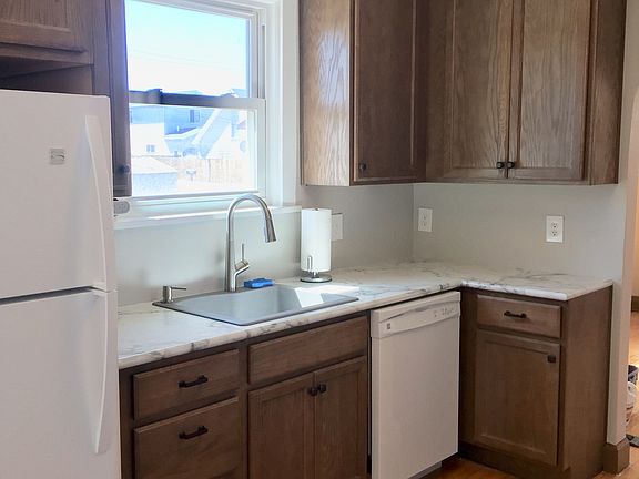 2nd image of 117 W 11th Ave
