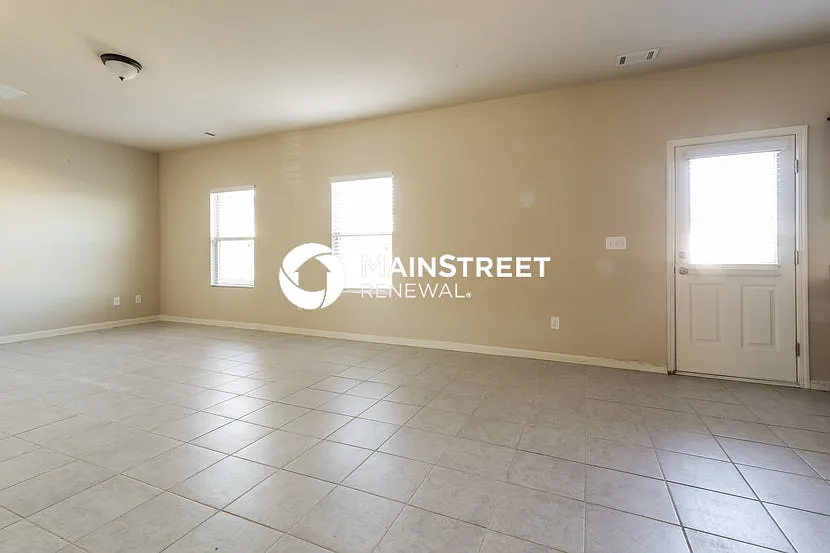 732 Independence Ave — Photo 2