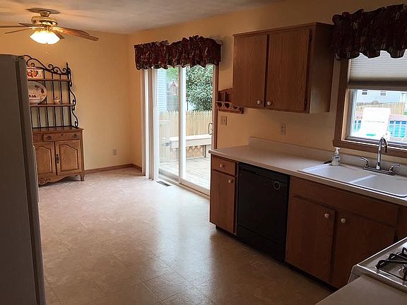3rd image of 814 Seven Hickory Rd