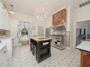 321 Virginia Dr, Yadkinville, NC 27055
