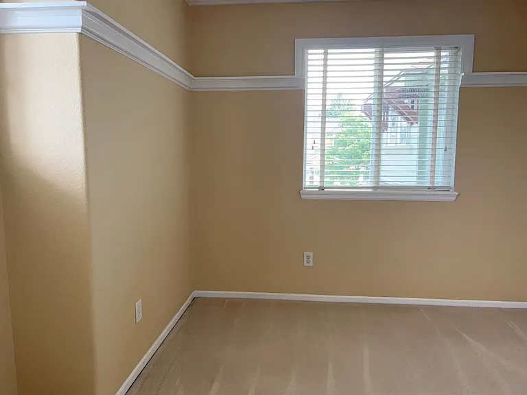 Child bedroom #2 - alternate view