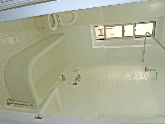 Rented by LG Realty Solutions Inc | media 8