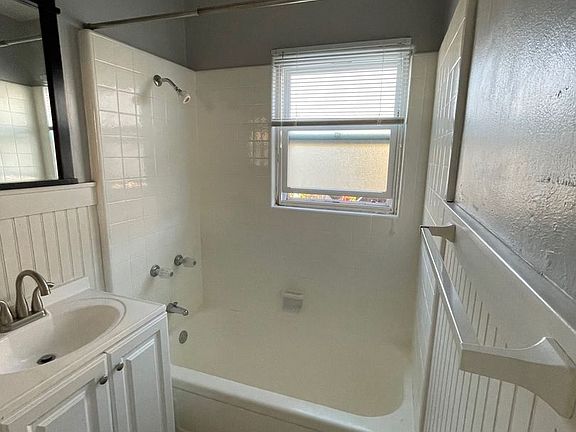 5th image of 215 D Avenue 1000 St #A-k-1