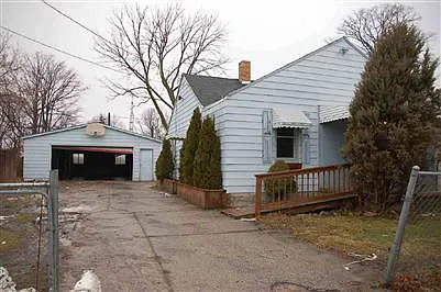 1325 E Decamp St photo 1