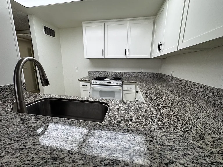 6112 Marina Pacifica Dr S — Photo 21