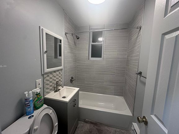 5th image of 195 Mallory Ave #1