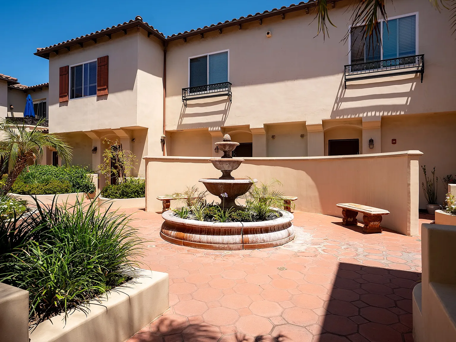 3 bed, 1410 sqft, $3,450 — Photo 2