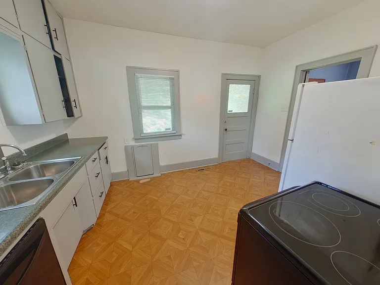 1625 S Hydraulic Ave — Photo 5
