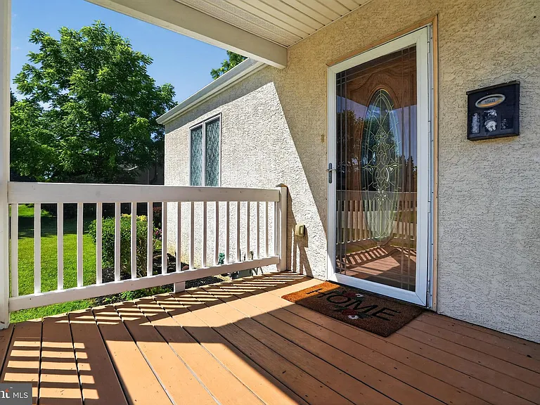 137 Walker Ln — Photo 4