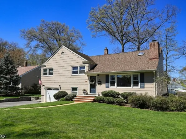 22 N Wickom Dr, Westfield Town, NJ 07090