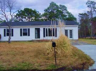 11 Crown Point Rd, Hubert, NC 28539