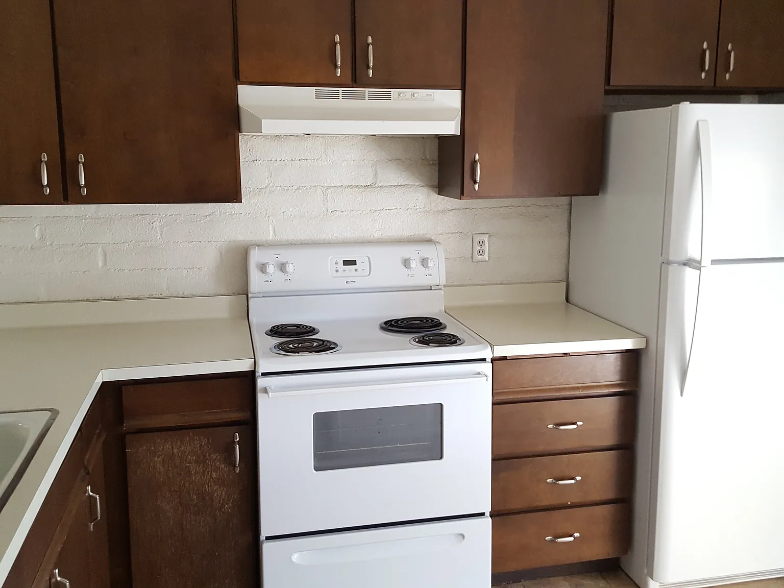 Cute 2 Bed 2 Bath Condo near U of A with Carport — Photo 3