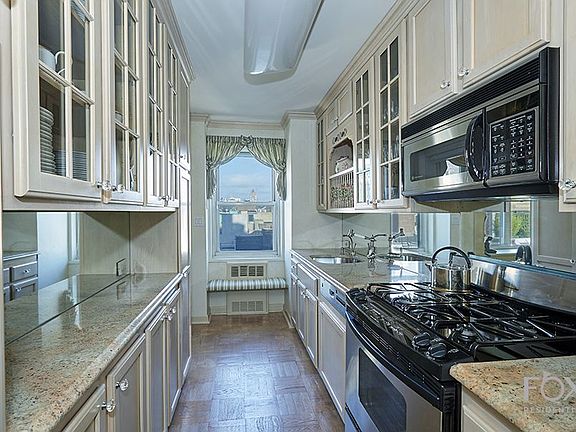 4th image of 50 E 79th St APT 10B