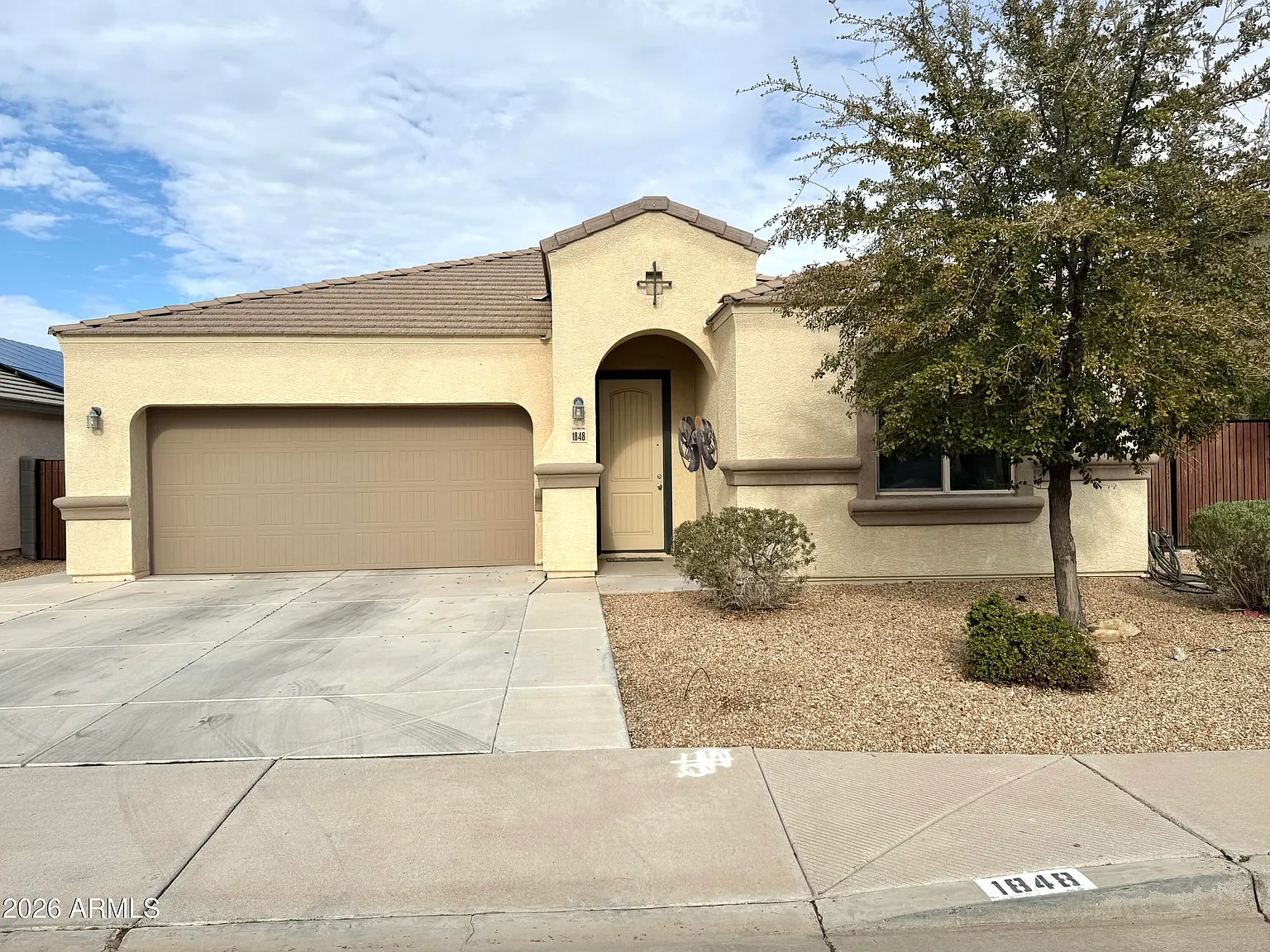 3 bed, 2.5 bath, 2041 sqft, $2,200 — Photo 2