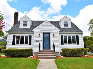 18 Maple St, Lynnfield, MA 01940