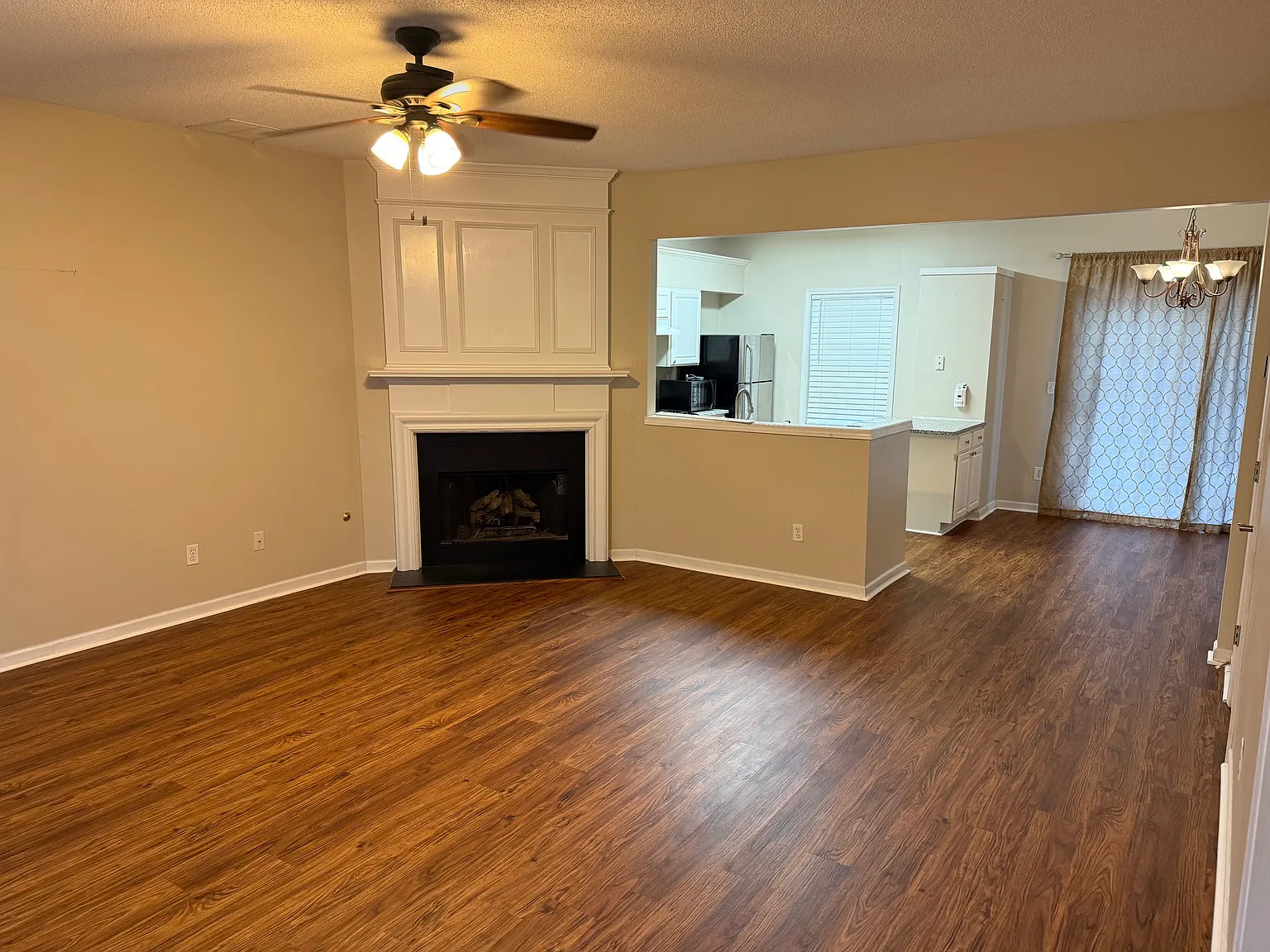 3 bed, 2.5 bath, 1428 sqft, $1,950 — Photo 1