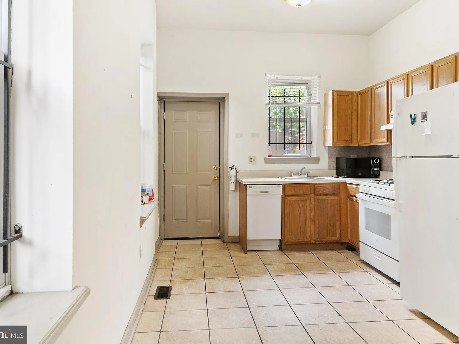 5 bed, 1845 sqft, $2,100 — Photo 4