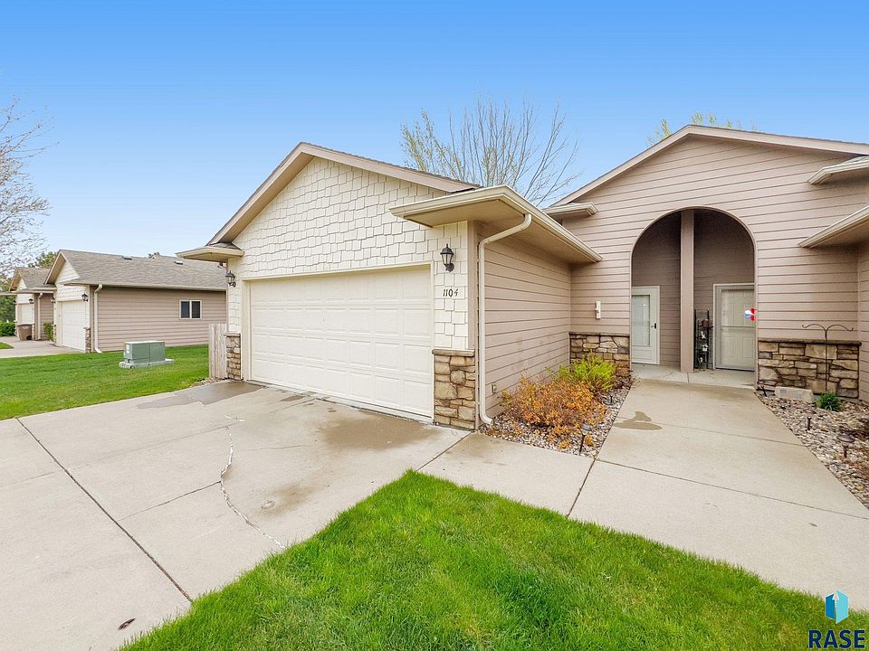 1st image of 1104 E Carra Pl