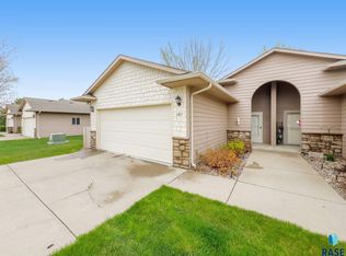 1104 E Carra Pl, Sioux Falls, SD 57108