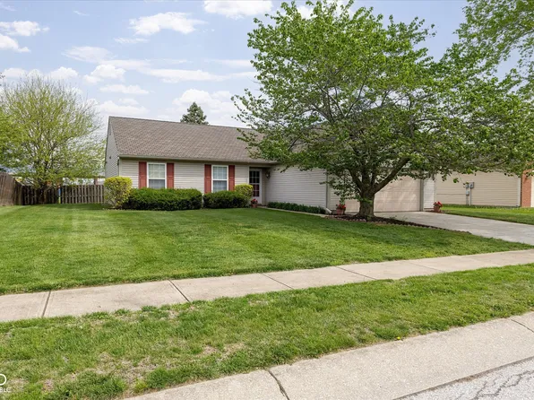 1226 Meadowood Dr, Danville, IN 46122