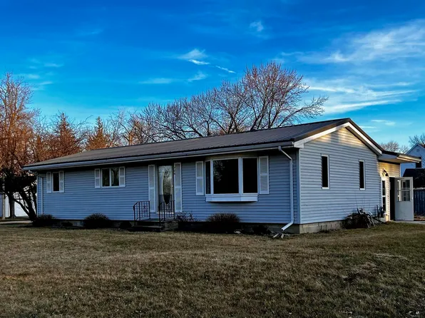 706 W O St, Forest City, IA 50436