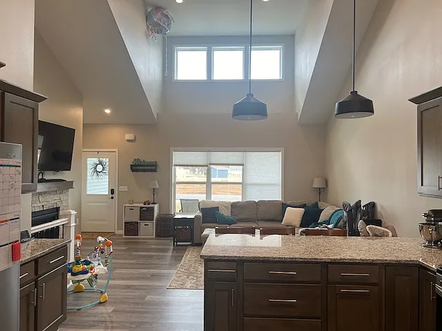 4 bed, 2600 sqft, $2,500 — Photo 4