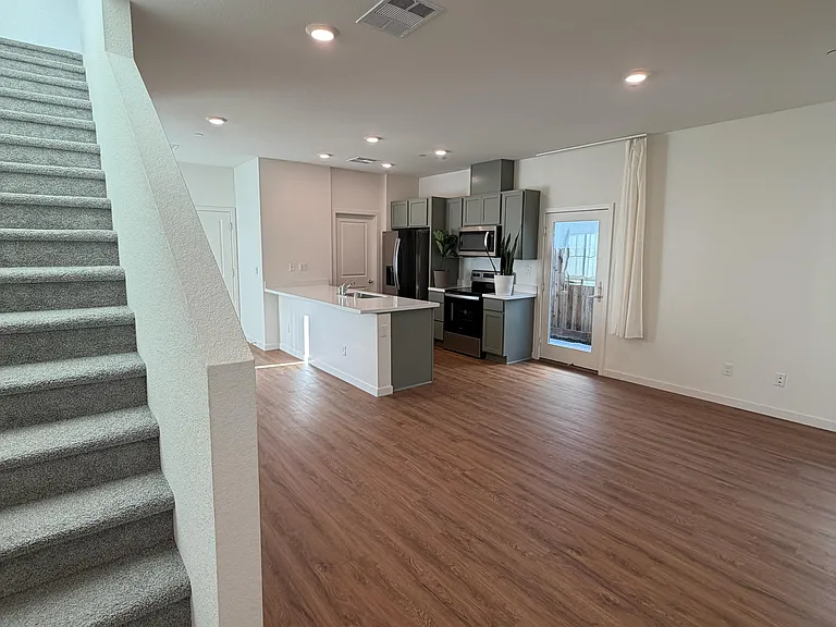 7000 Santa Venetia Pl — Photo 2