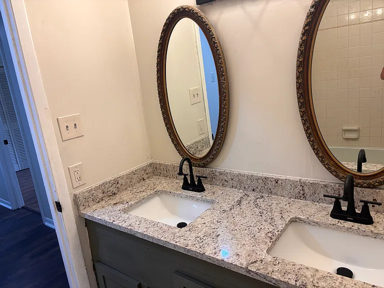 714 Monterrey Ln — Photo 6