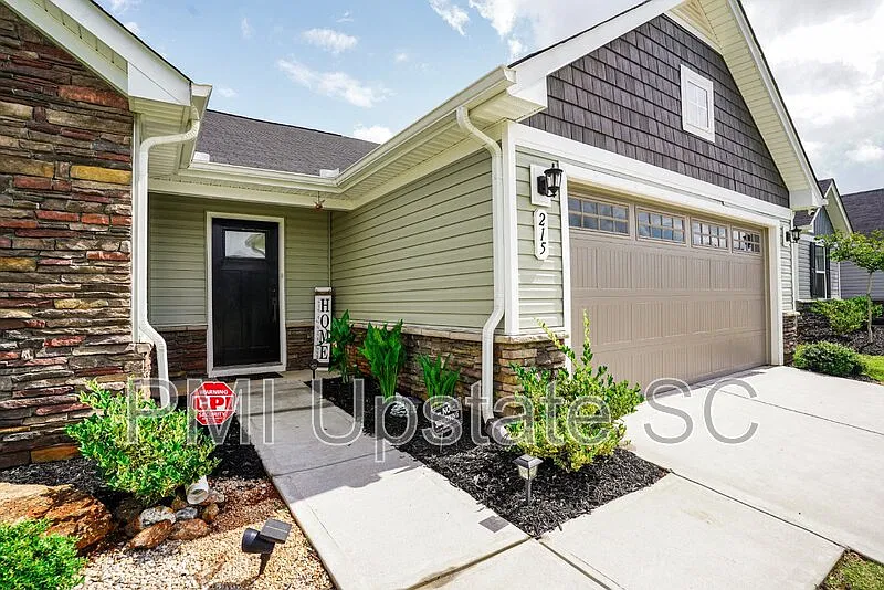 3 bed, 2.0 bath, 1361 sqft, $1,825 — Photo 4