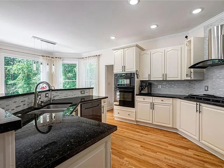 168 Highgrove Dr — Photo 11