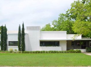 101 Hillside Ter, Hallettsville, TX 77964