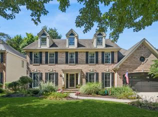 118 S Montclair Ave, Glen Ellyn, IL 60137