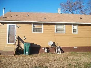 2nd image of 3207 Howard St