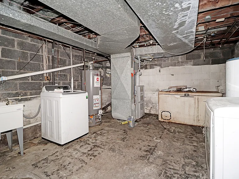 260 Shepard Ave — Photo 22